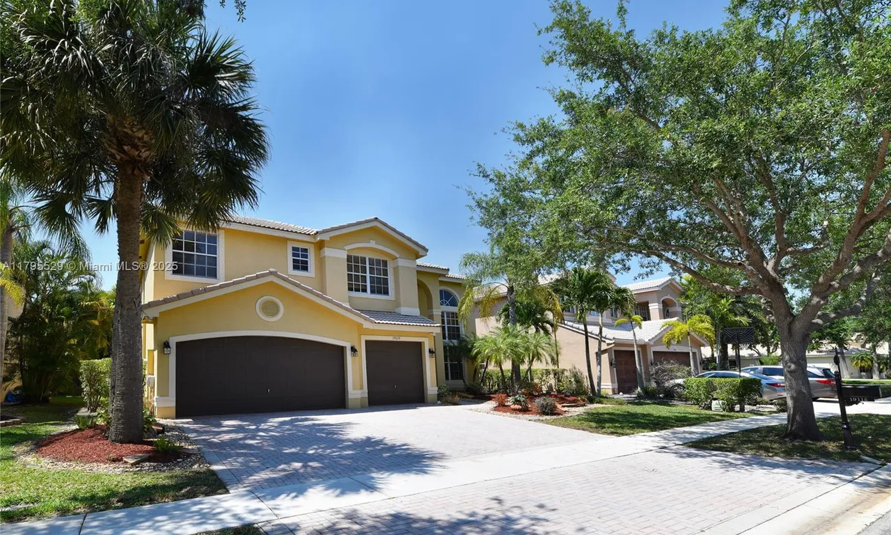19115 Two River Ln, Boca Raton FL 33498