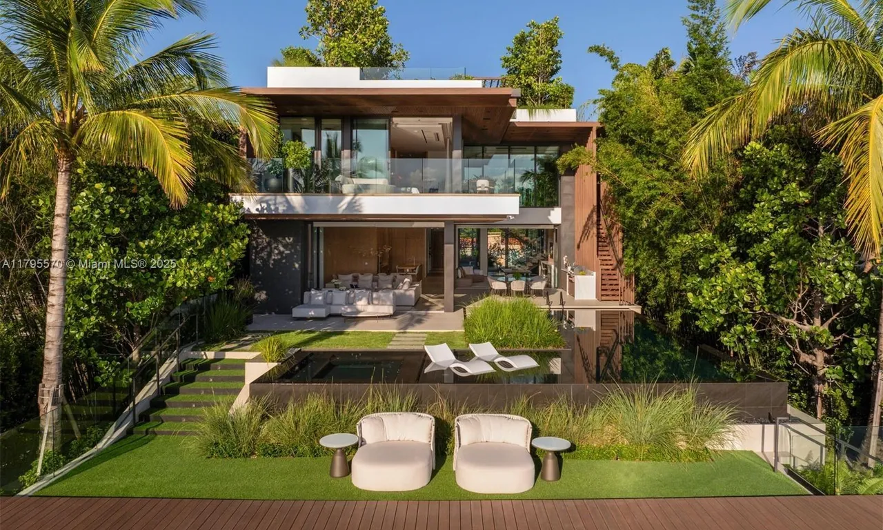 220 W Dilido Dr, Miami Beach FL 33139