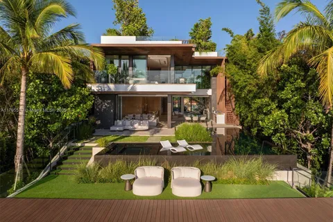 220 W Dilido Dr, Miami Beach FL 33139