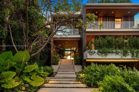 220 W Dilido Dr, Miami Beach FL 33139