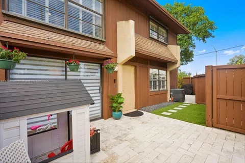 6537 SW 116th Pl # C, Miami FL 33173