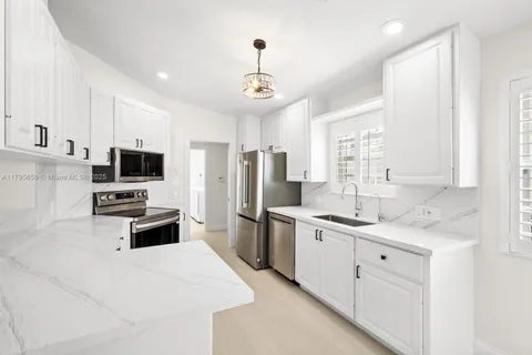 8467 SE Retreat Dr, Hobe Sound FL 33455