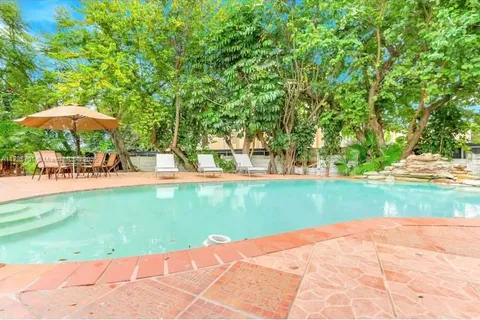 15831 Palmetto Club Dr, Miami FL 33157