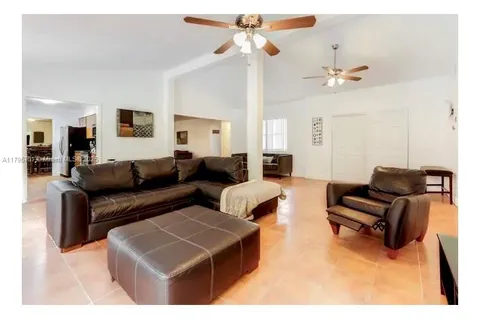 15831 Palmetto Club Dr, Miami FL 33157