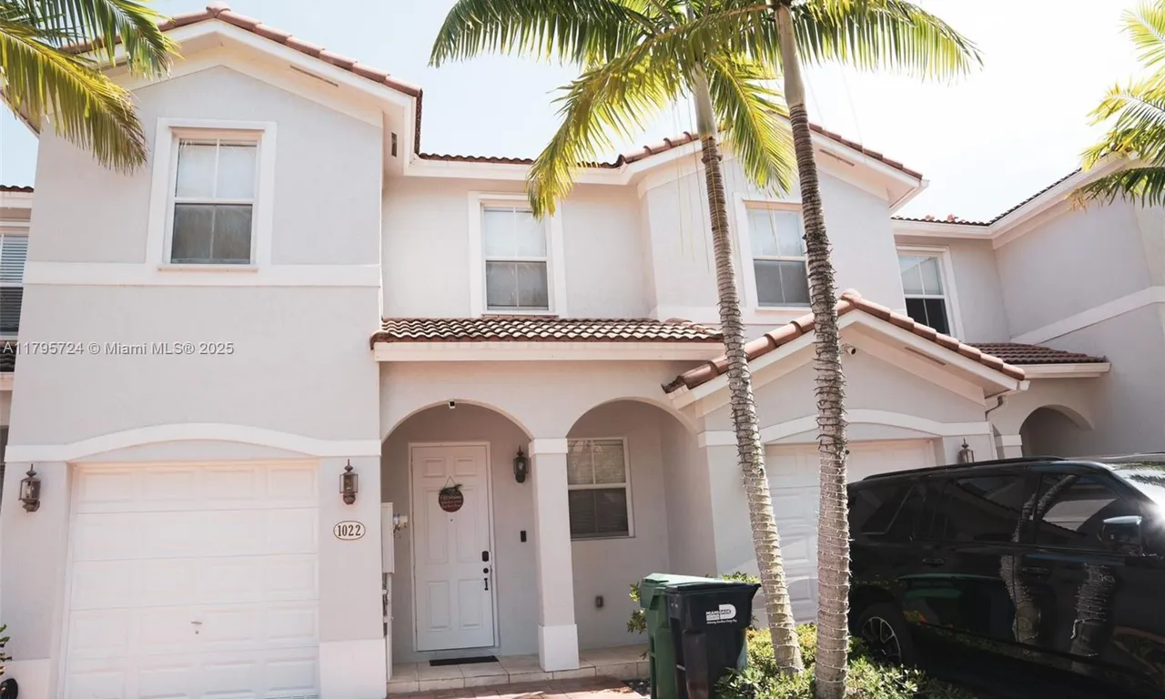 1022 NE 208th St, Miami FL 33179