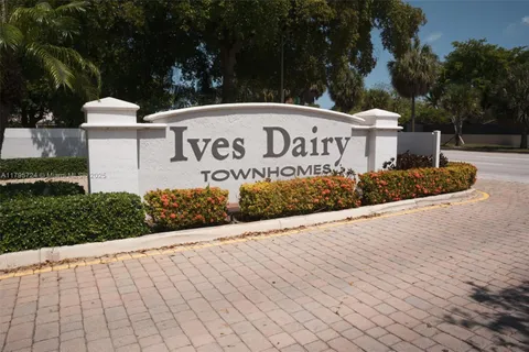 1022 NE 208th St, Miami FL 33179
