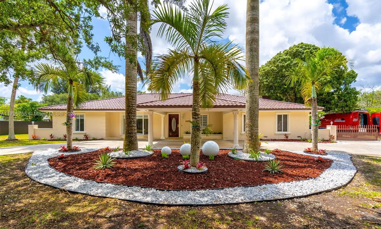 18370 SW 212th St, Miami FL 33187