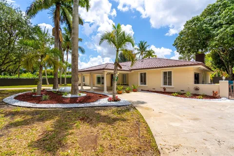 18370 SW 212th St, Miami FL 33187