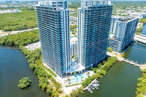 16385 Biscayne Blvd # 818, North Miami Beach FL 33160