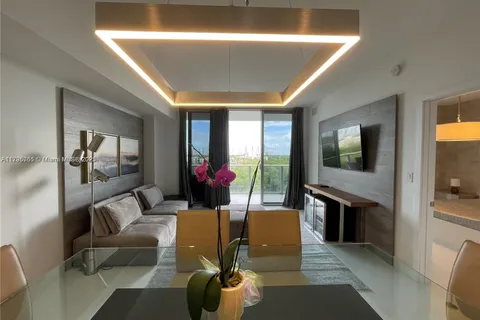 16385 Biscayne Blvd # 818, North Miami Beach FL 33160