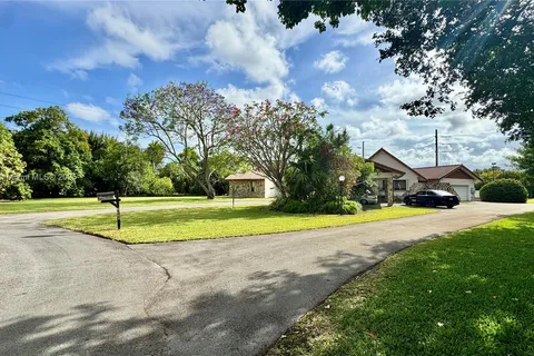 7850 SW 83rd Ct, Miami FL 33143
