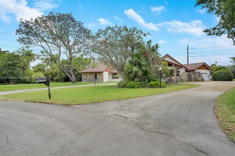 7850 SW 83rd Ct, Miami FL 33143