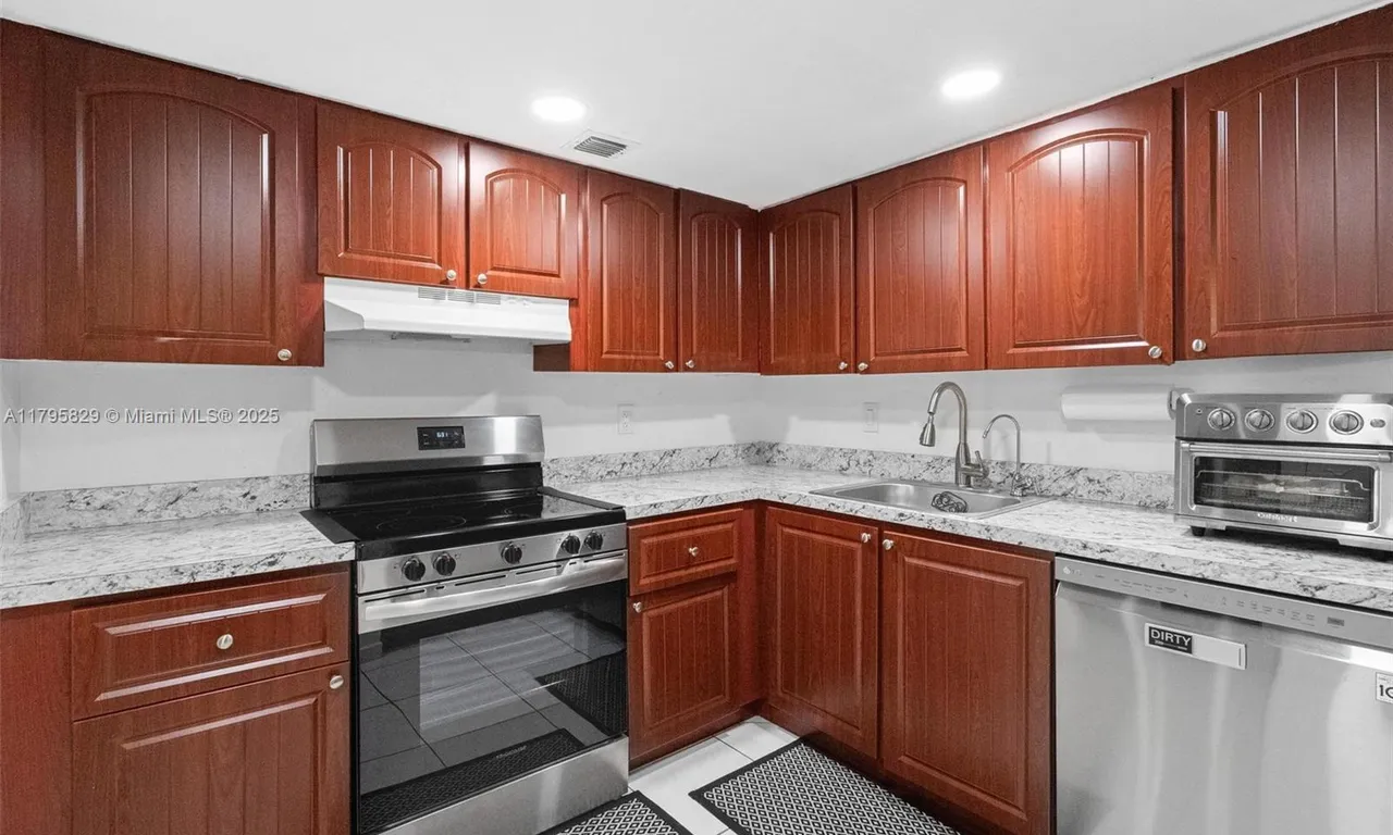 7021 Environ Blvd # 218, Lauderhill FL 33319