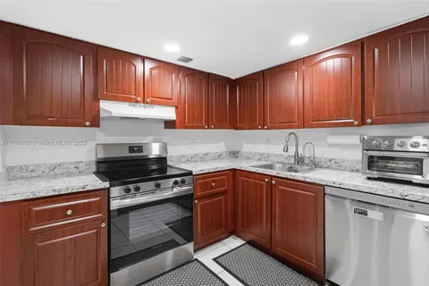 7021 Environ Blvd # 218, Lauderhill FL 33319