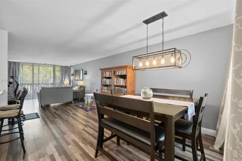 7021 Environ Blvd # 218, Lauderhill FL 33319
