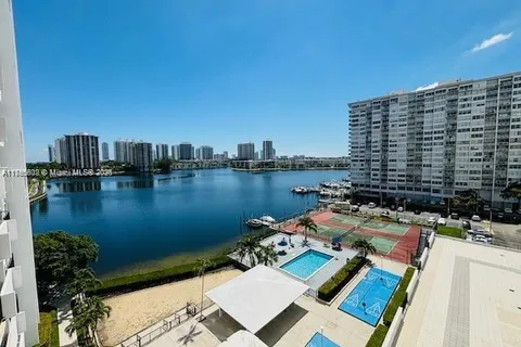2780 NE 183rd St # 810, Aventura FL 33160