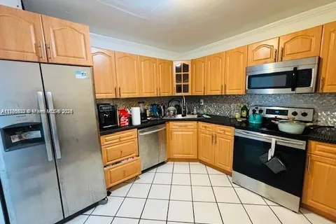 2780 NE 183rd St # 810, Aventura FL 33160