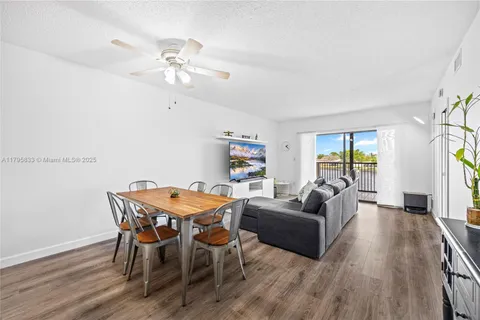 9814 W Mcnab Rd # 204, Tamarac FL 33321
