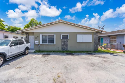 4776 E 10th Ave, Hialeah FL 33013