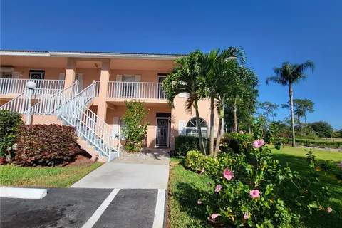 575 Augusta Boulevard # 8, Naples FL 34113