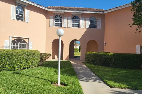 575 Augusta Boulevard # 8, Naples FL 34113