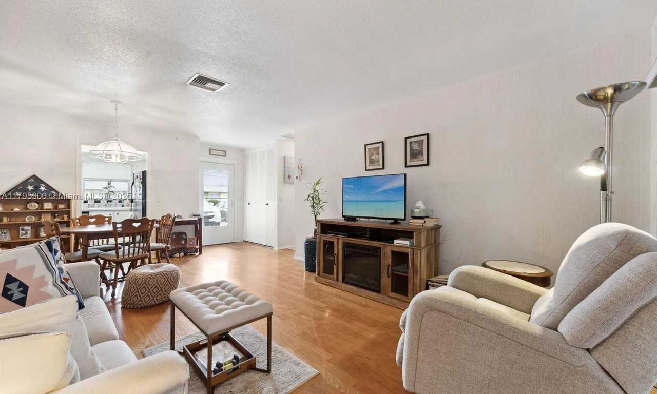 2935 W Crosley Dr # B, West Palm Beach FL 33415