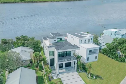 1194 N Peninsula Ave, New Smyrna Beach FL 32169