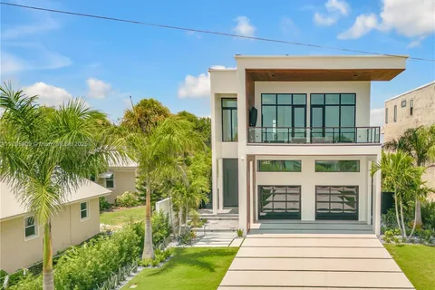 1194 N Peninsula Ave, New Smyrna Beach FL 32169