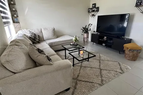 3413 W 113th St, Hialeah FL 33018