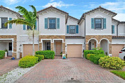 15073 SW 119th Ln, Miami FL 33196