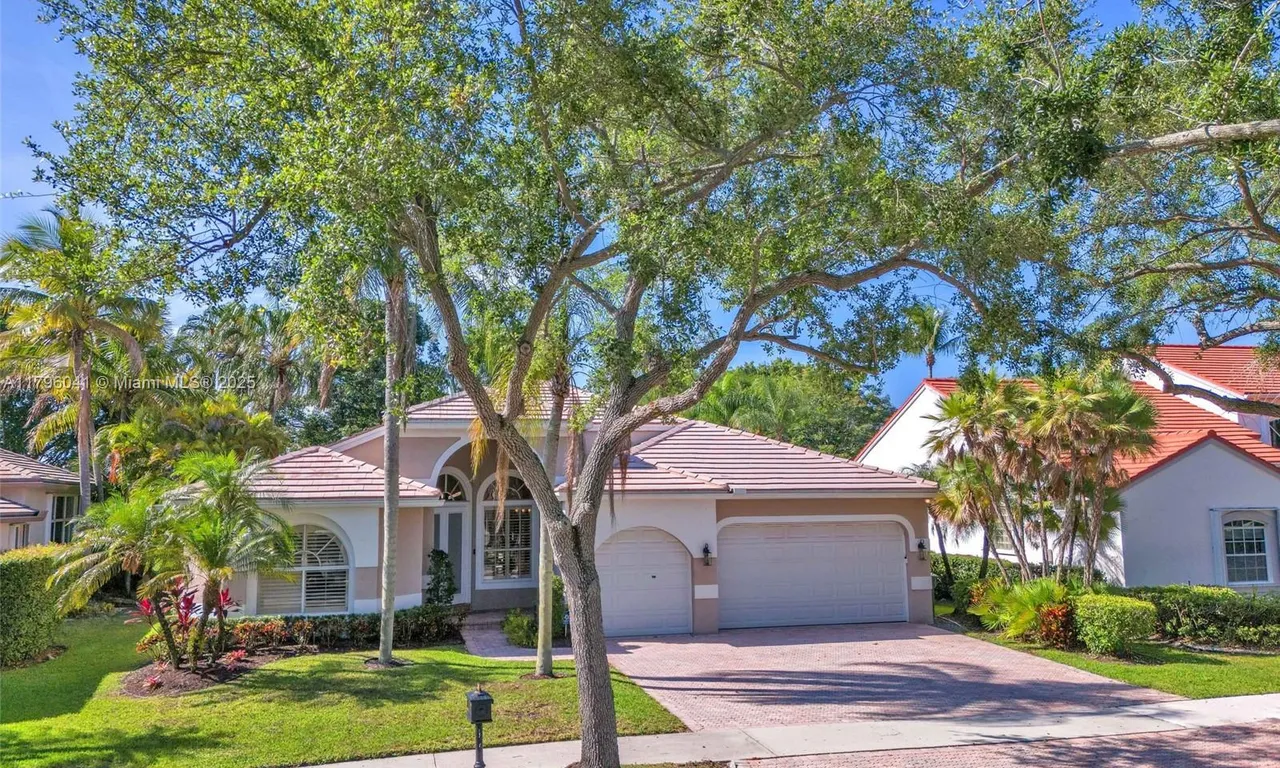 2623 Oakbrook Dr, Weston FL 33332