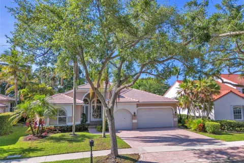 2623 Oakbrook Dr, Weston FL 33332
