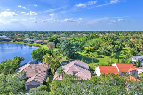 2623 Oakbrook Dr, Weston FL 33332