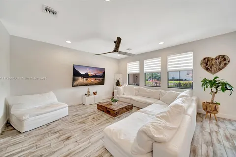 12512 NW 32nd Mnr, Sunrise FL 33323