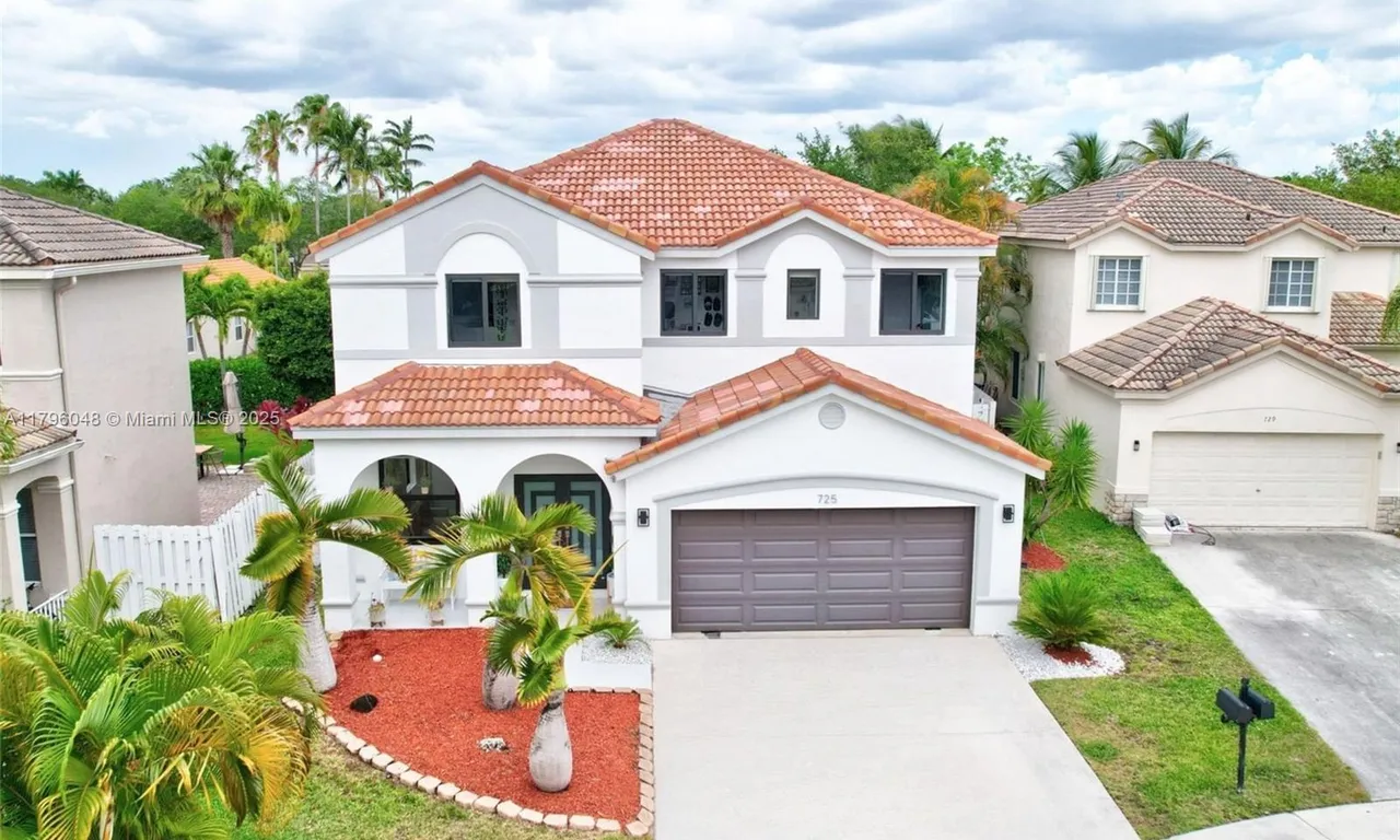 725 Tanglewood Cir, Weston FL 33327