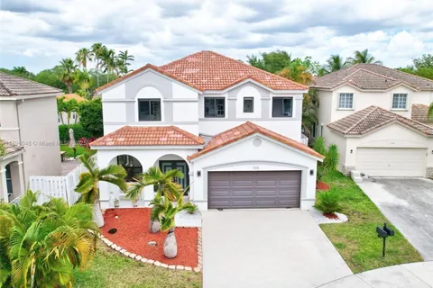 725 Tanglewood Cir, Weston FL 33327