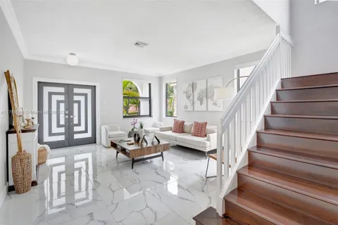 725 Tanglewood Cir, Weston FL 33327