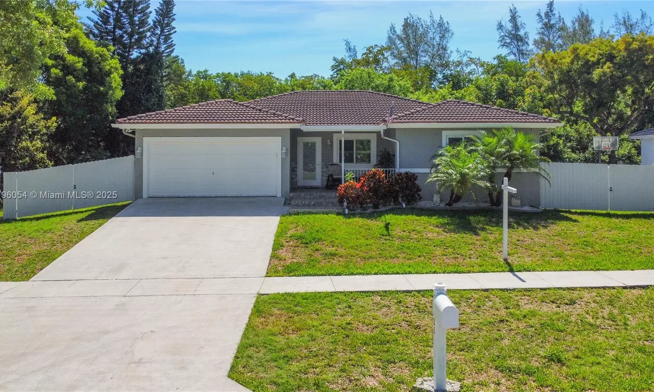 20121 SW 79th Ave, Cutler Bay FL 33189