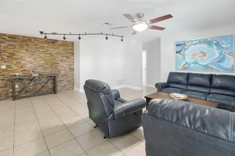 20121 SW 79th Ave, Cutler Bay FL 33189