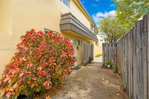 8425 SW 137th Ave # 8425, Miami FL 33183