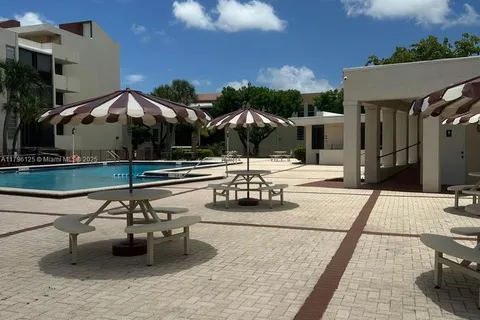 8870 Fontainebleau Blvd # 212, Miami FL 33172