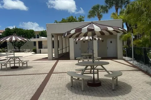 8870 Fontainebleau Blvd # 212, Miami FL 33172