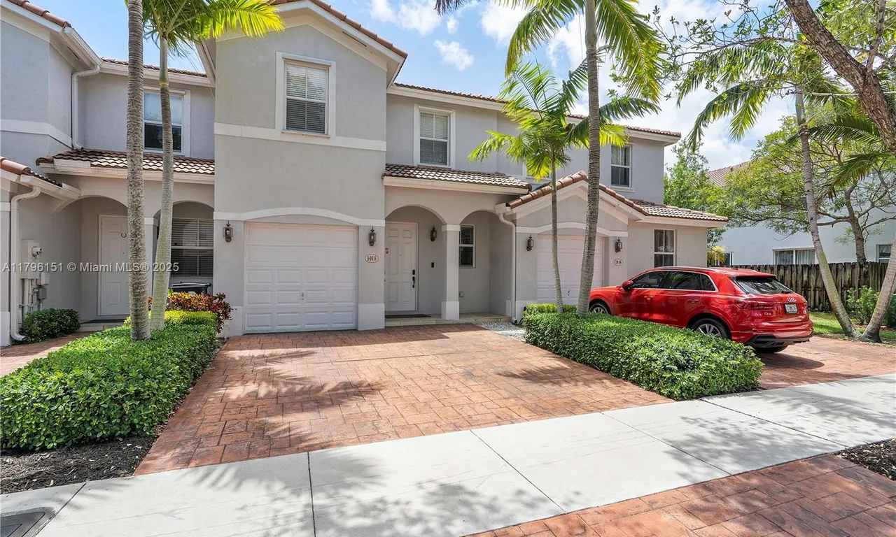 1018 NE 208th St, Miami FL 33179