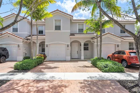 1018 NE 208th St, Miami FL 33179