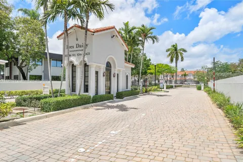 1018 NE 208th St, Miami FL 33179