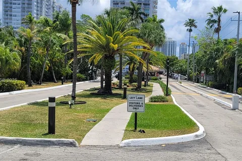 18011 Biscayne Blvd # 1001, Aventura FL 33160