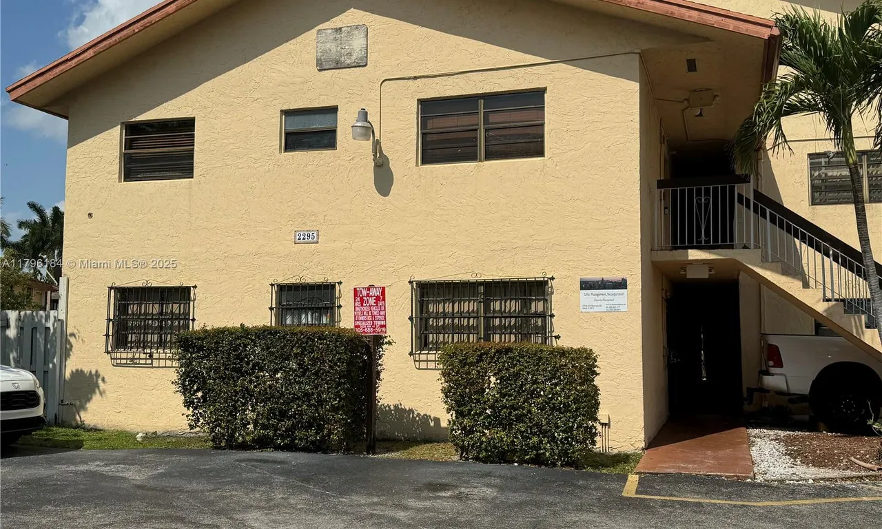2295 W 53rd Pl # 201, Hialeah FL 33016