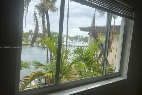 8200 Byron Ave # 3, Miami Beach FL 33141