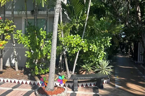 8200 Byron Ave # 3, Miami Beach FL 33141