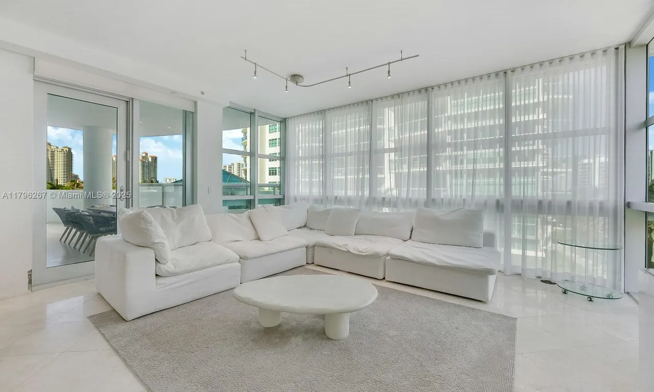 3131 NE 188th St # 507, Aventura FL 33180